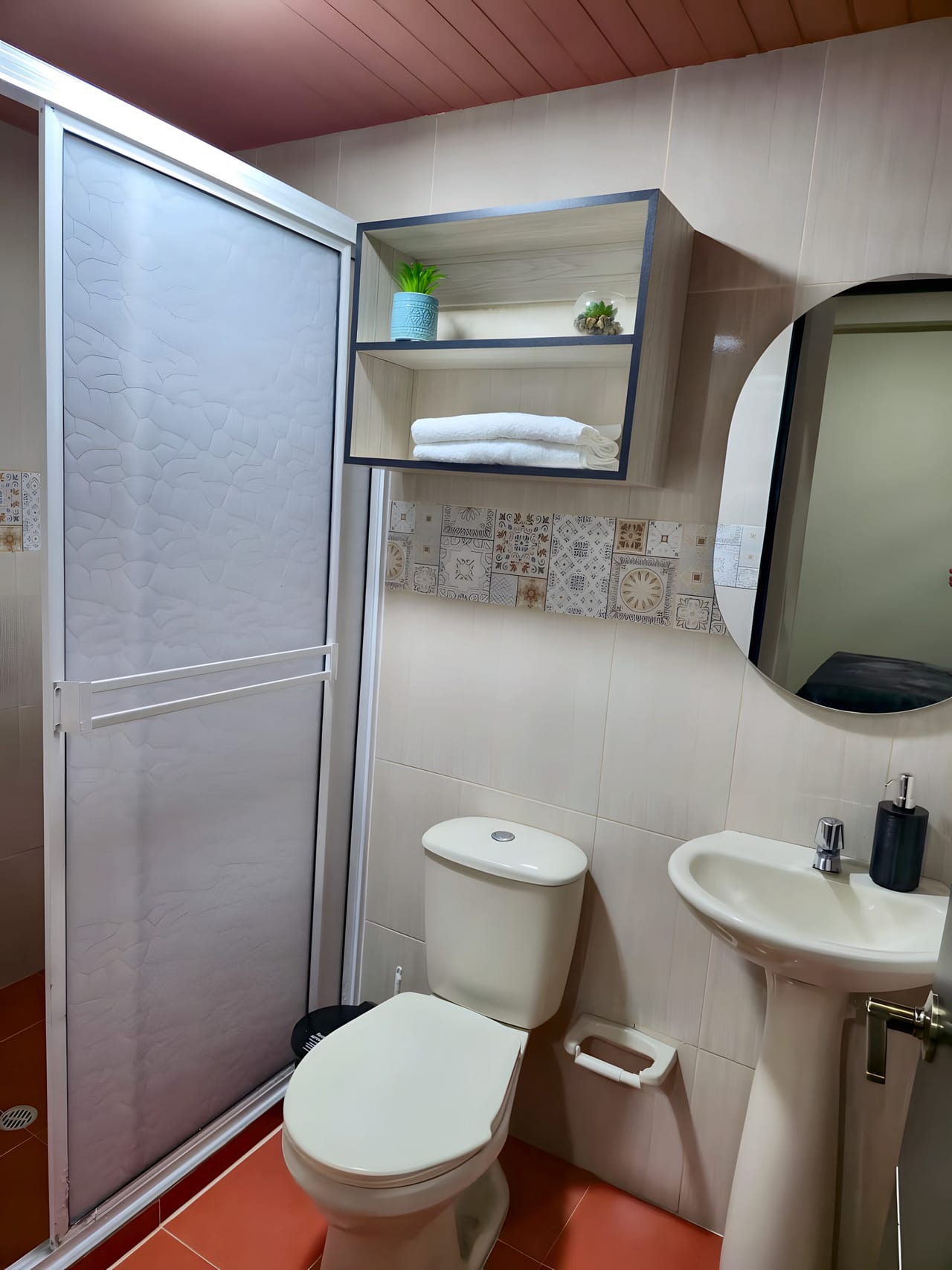 Baño con espejo